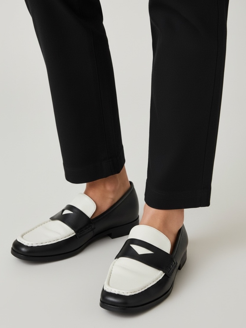 Bibi Lou (37) Black & White Classic Leather Loafers Soft EUC Office Casual